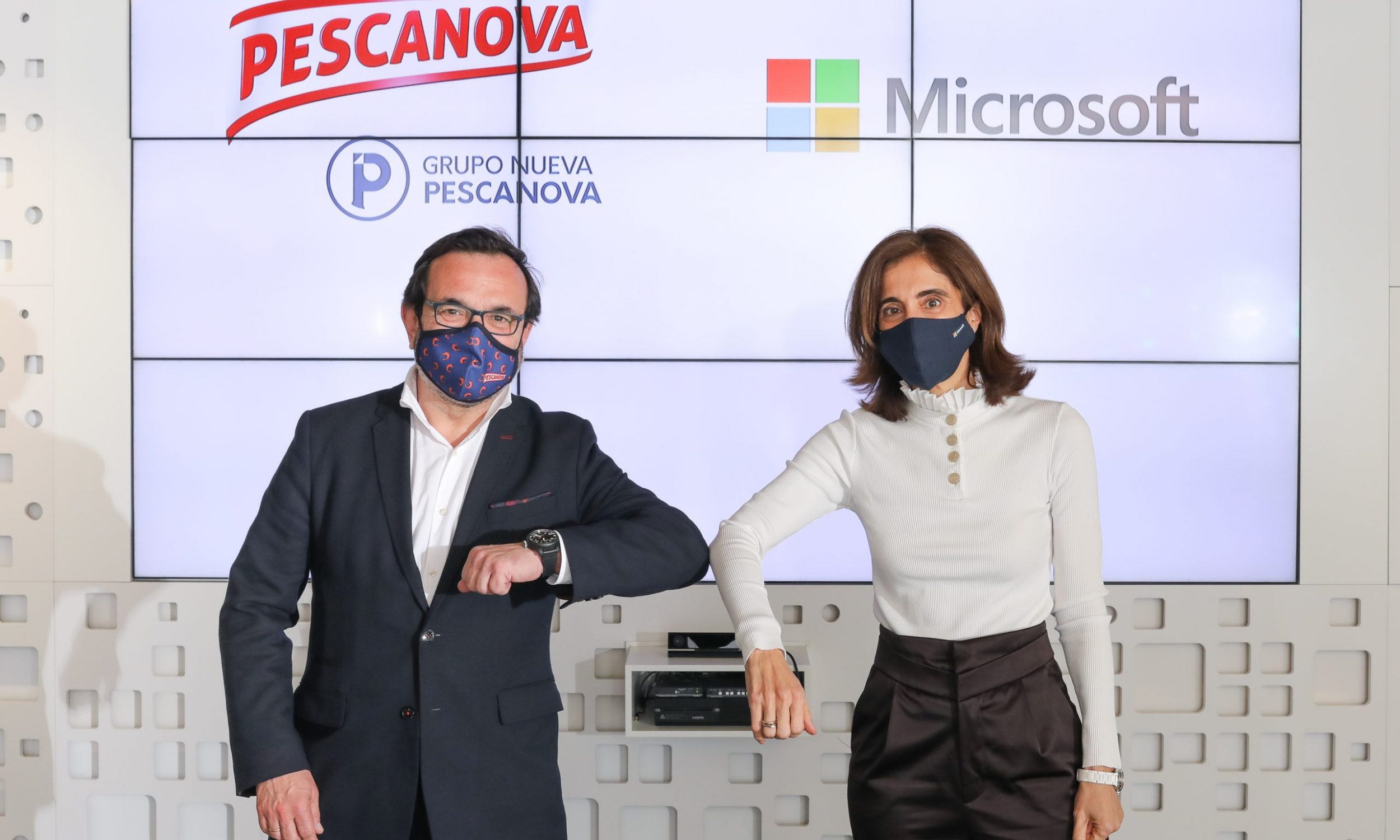 Acto-firma-de-acuerdo-con-Microsoft